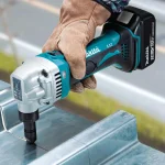 Makita 18V LXT Lithium-Ion Cordless 16-Gauge Metal Nibbler Kit with 5.0Ah Battery and Charger thumbnail 9