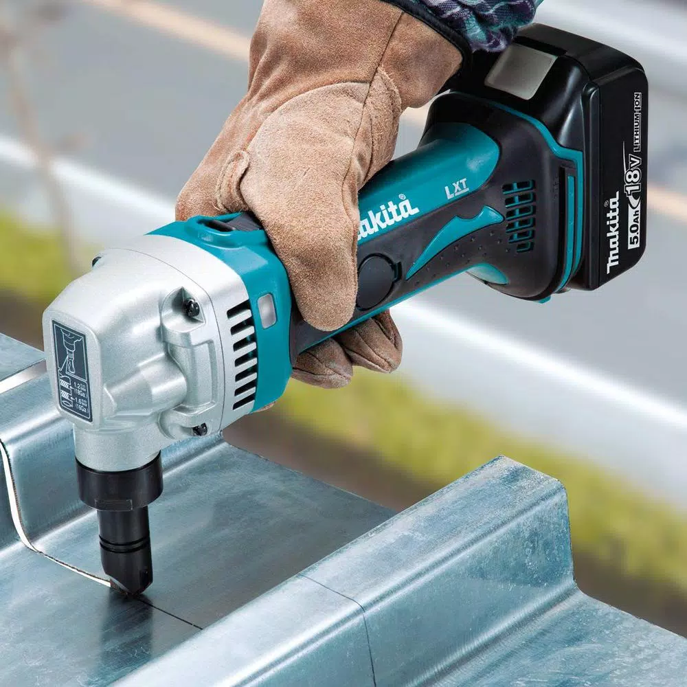Makita 18V LXT Lithium-Ion Cordless 16-Gauge Metal Nibbler Kit with 5.0Ah Battery and Charger