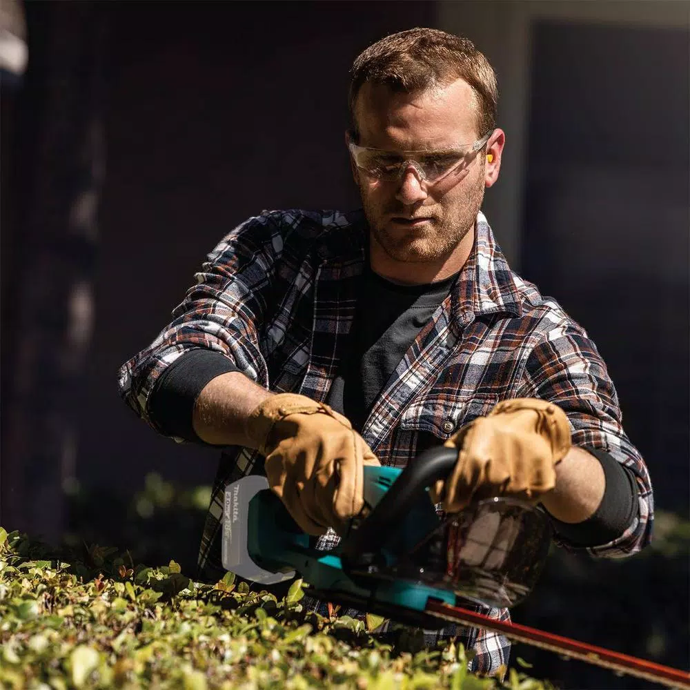 Makita 18V LXT Lithium-Ion Cordless 22 in. Hedge Trimmer (Tool Only)