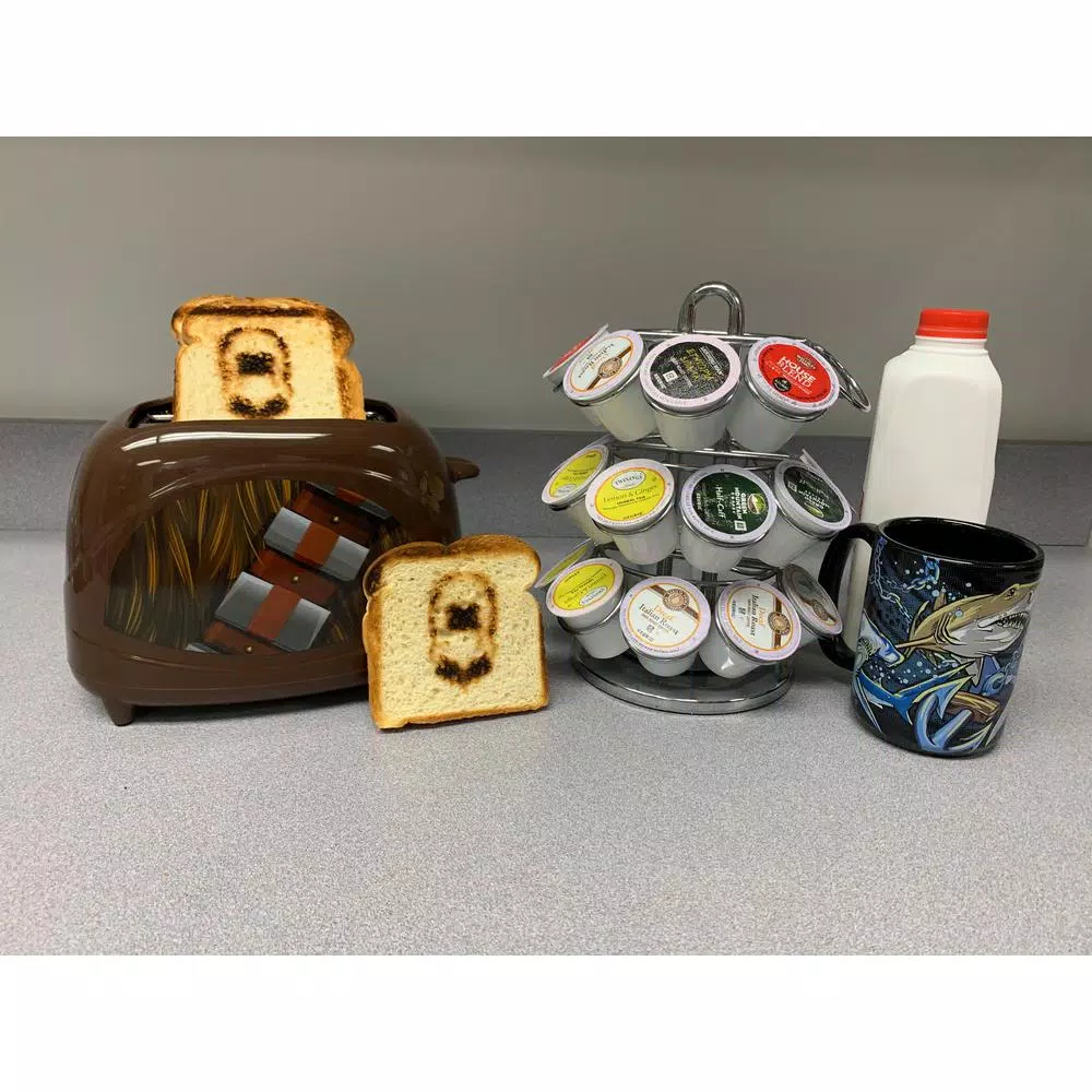 Uncanny Brands Star Wars Empire Collection Chewbacca 2-Slice Toaster