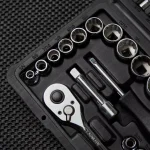 Stanley 68-Piece Mechanics Tool Set with 54-Tooth Pear Head Ratchet and 12-Point Sockets thumbnail 3