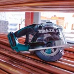 Makita 18V LXT Cordless 5-3/8 in. Metal Cutting Saw with 5.0Ah Battery Bundle thumbnail 3