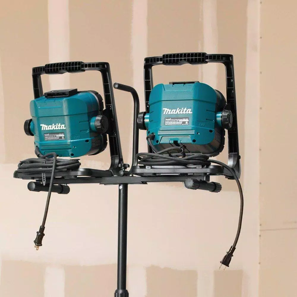 Makita 18V LXT Cordless/Corded LED Flood Light, 750 Lumens, DML805