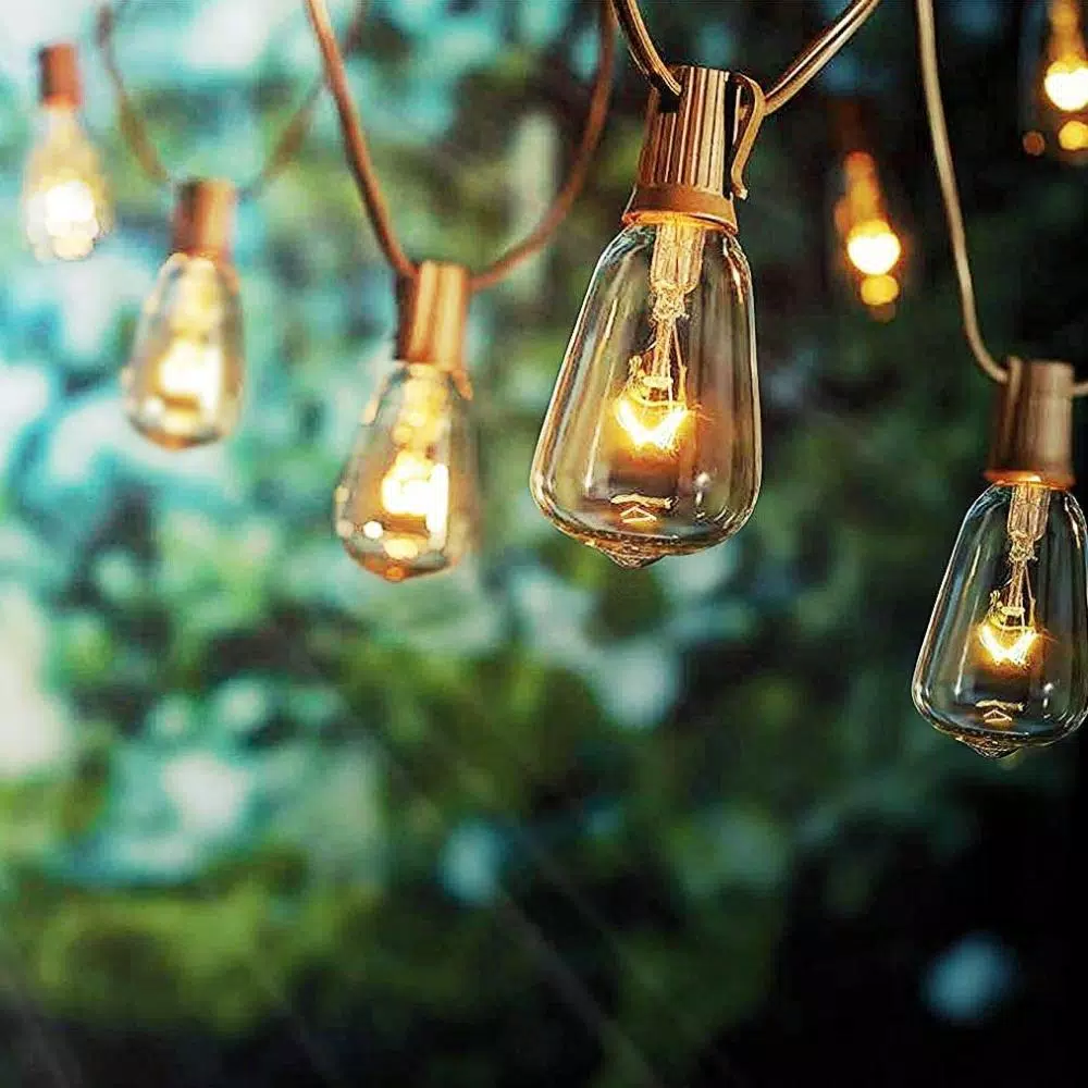 ALEKO's 25 ft. Traditional Patio String Cafe Lights, 25 Warm White Incandescent Bulbs, Indoor/Outdoor Weatherproof