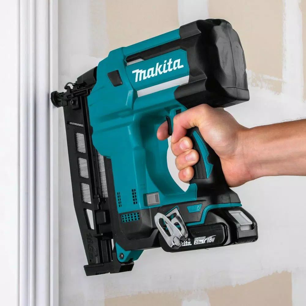 Makita 18V LXT Cordless 16-Gauge Straight Finish Nailer Kit (2.5 in.) with (2) 2.0 Ah Batteries & Charger