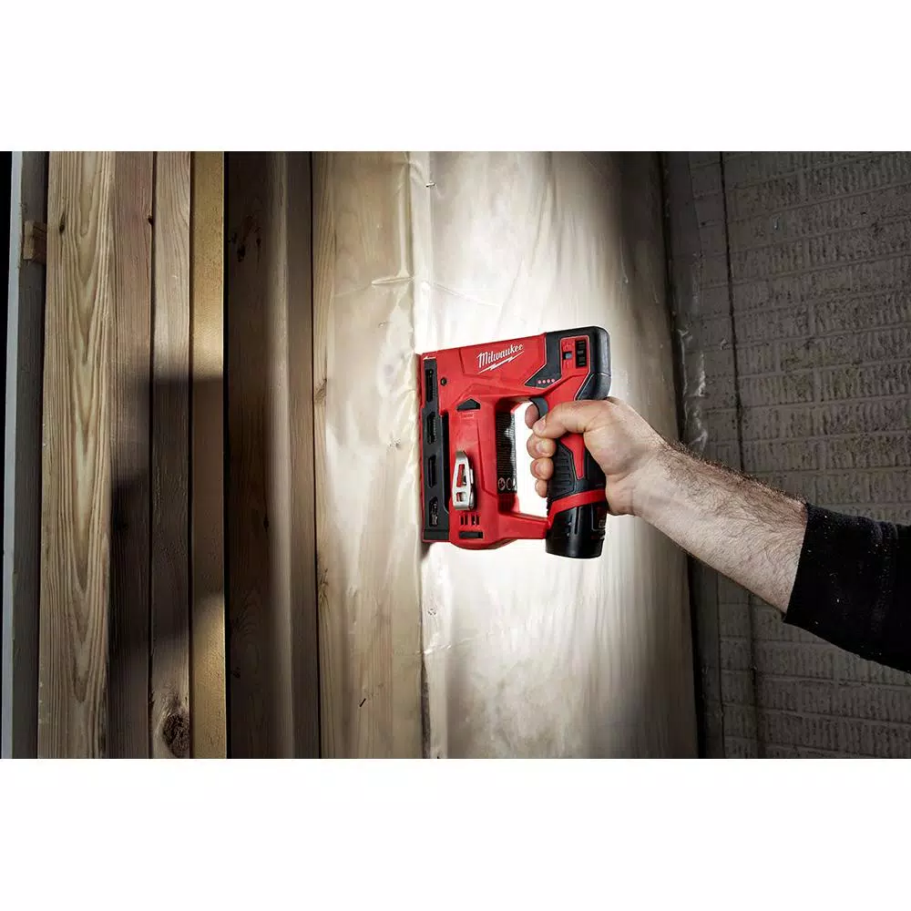 Milwaukee M12 12V Lithium-Ion Cordless 3/8 in. Crown Stapler Kit with 1.5Ah Battery, Charger & Bag