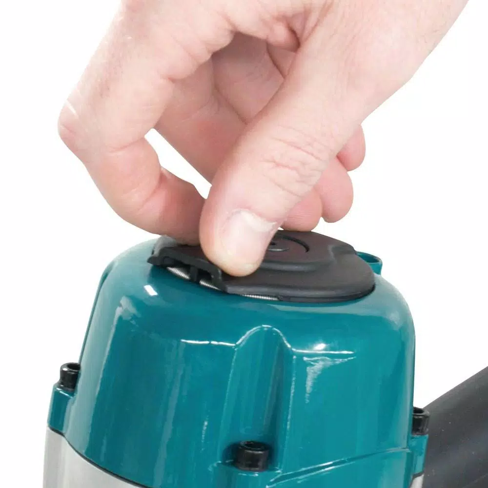 Makita 15-Gauge 34° Angled Finish Nailer, 1-1/4 in. to 2-1/2 in.