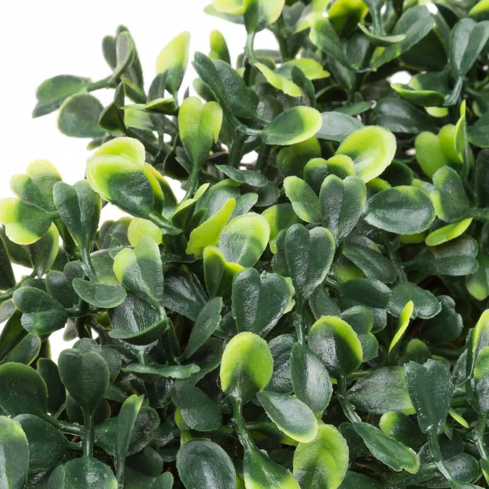 Pure Garden 19.5 in. Artificial Boxwood Wreath, UV Resistant Green Decor