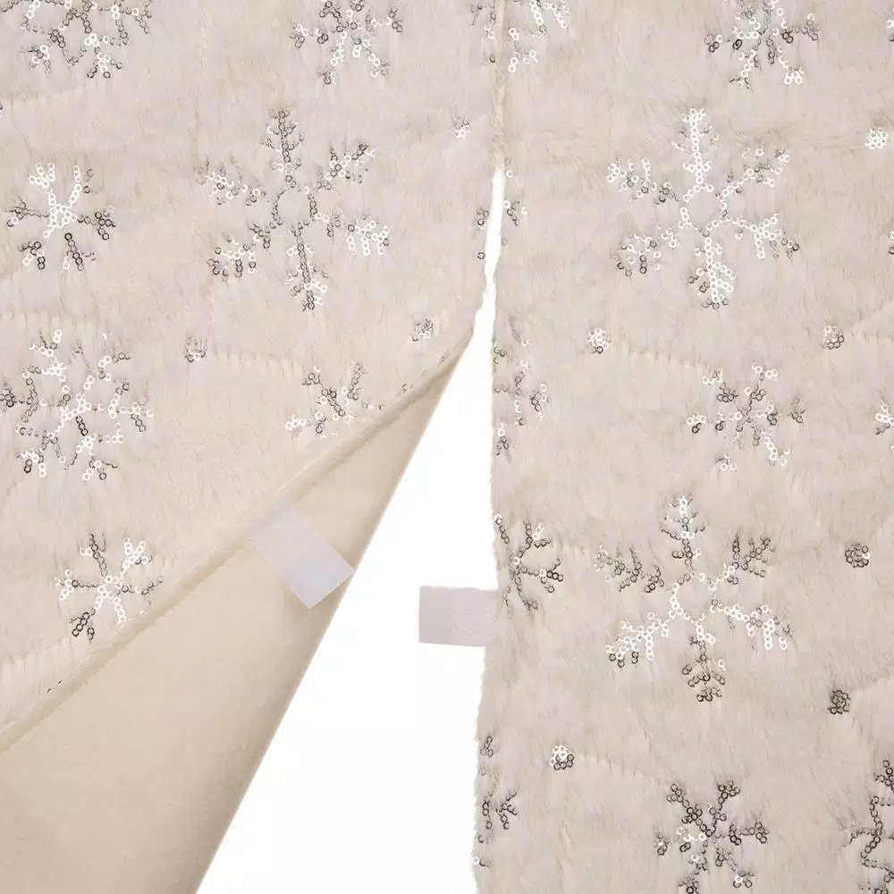 Glitzhome 48 in. White Plush Snowflake Christmas Tree Skirt