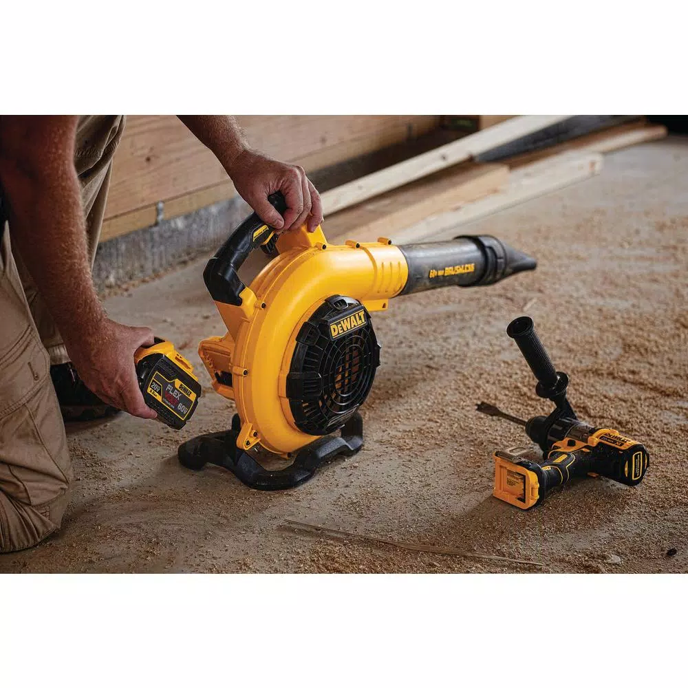 DEWALT 60V MAX FLEXVOLT Cordless Handheld Leaf Blower Kit with (2) 3.0Ah Batteries and Charger