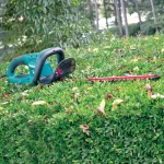 Makita 22 in. 4.8 Amp Corded Electric Hedge Trimmer, UH5570 thumbnail 7