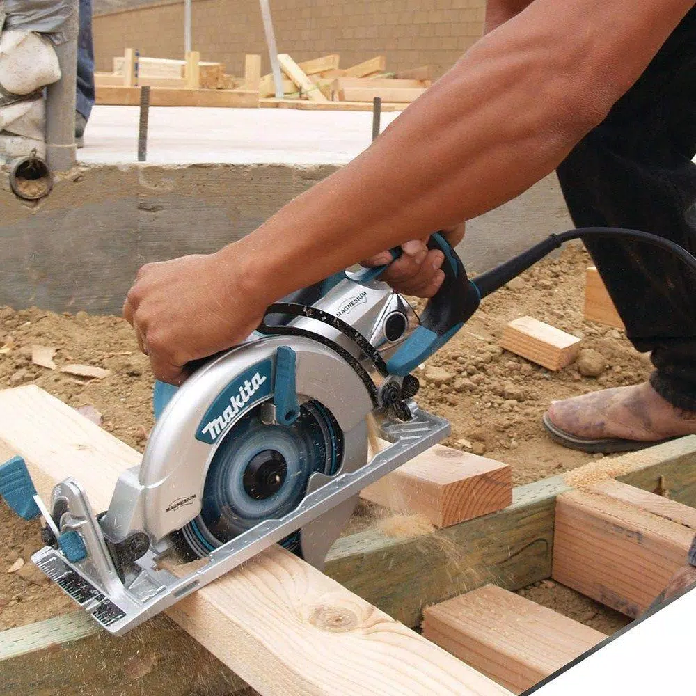 Makita 15 Amp 7-1/4 in. Corded Magnesium Hypoid Circular Saw with 24T Carbide Blade