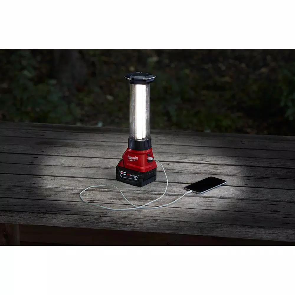 Milwaukee M18 18V Lithium-Ion 700-Lumen LED Lantern/Flood Light (Tool-Only)