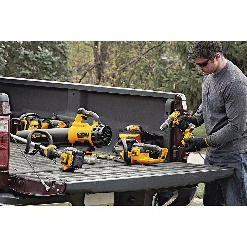 DEWALT 20V MAX Cordless 22 in. Hedge Trimmer with (1) 5.0 Ah Battery