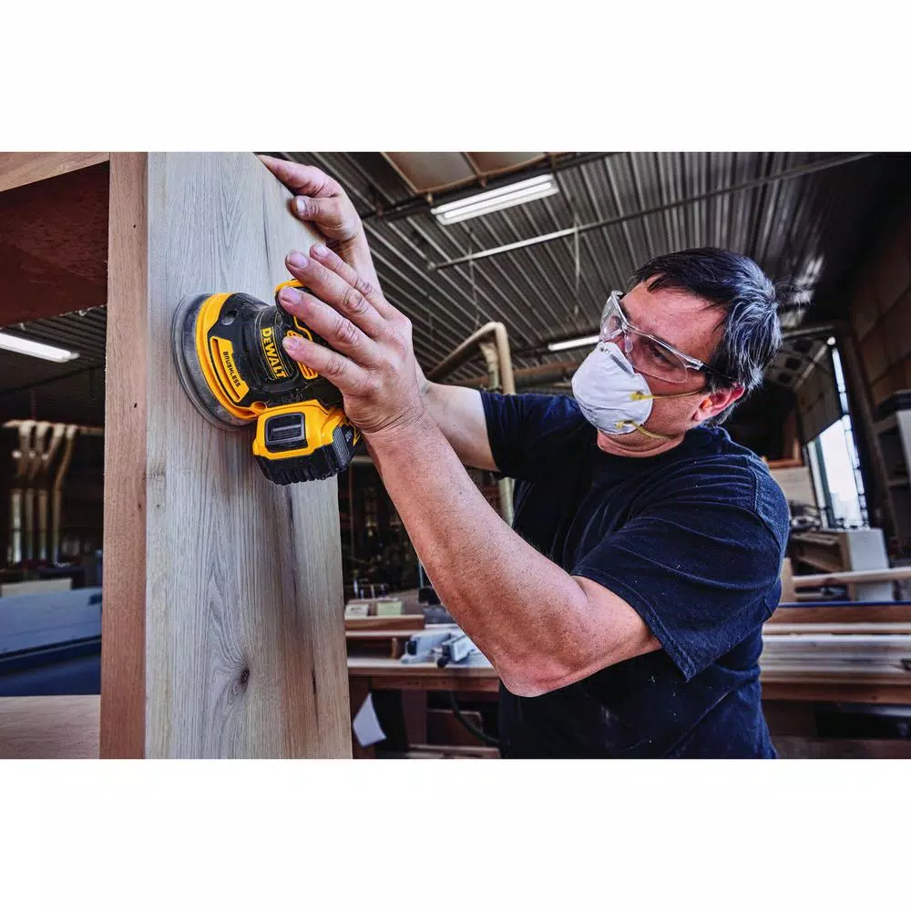 DEWALT 20V MAX XR Cordless Brushless Jigsaw with 5 in. Random Orbital Sander Combo Kit