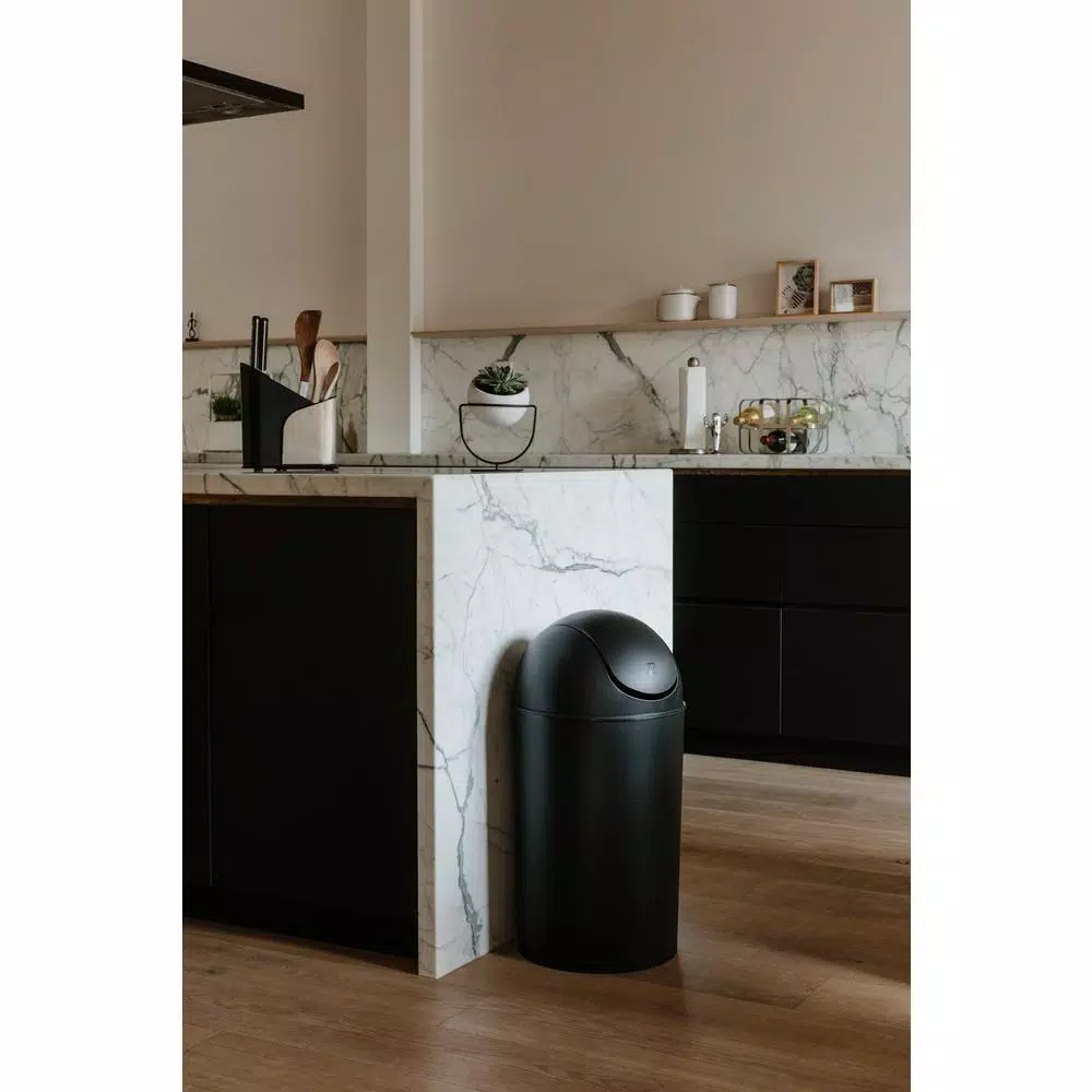 Umbra Grand 10.25 Gallon Plastic Waste Basket with Swing-Top Lid, Black