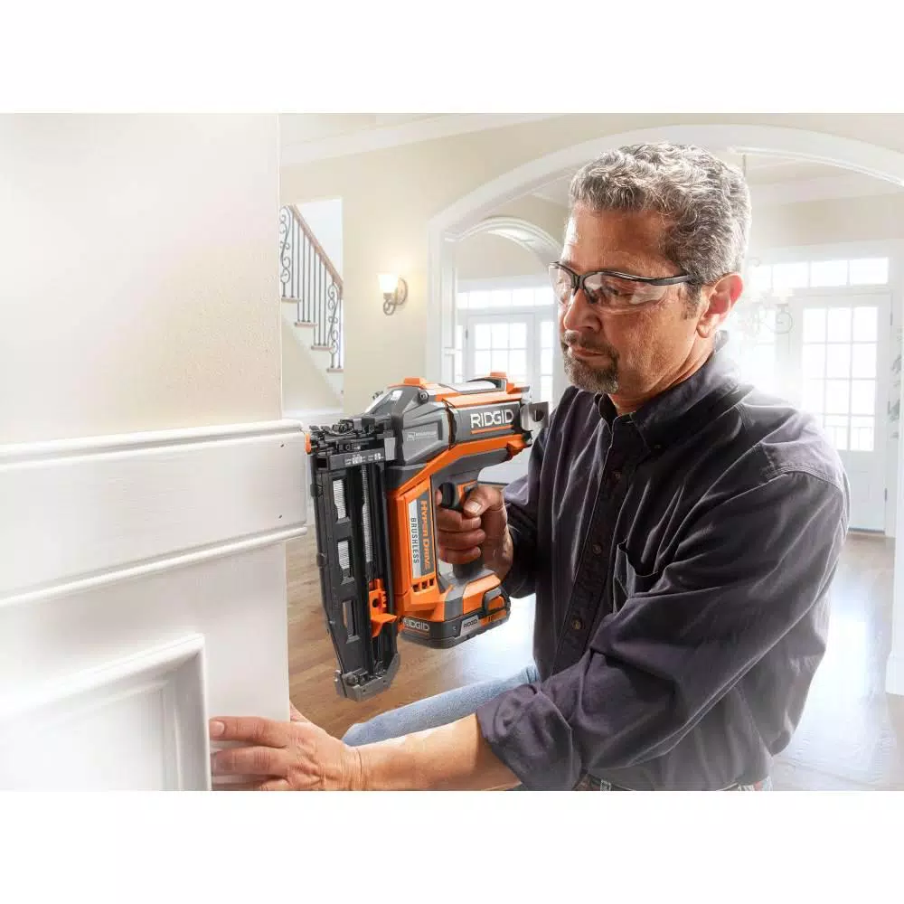 RIDGID 18V Cordless Brushless HYPERDRIVE 16-Gauge 2-1/2 in. Straight Finish Nailer Kit