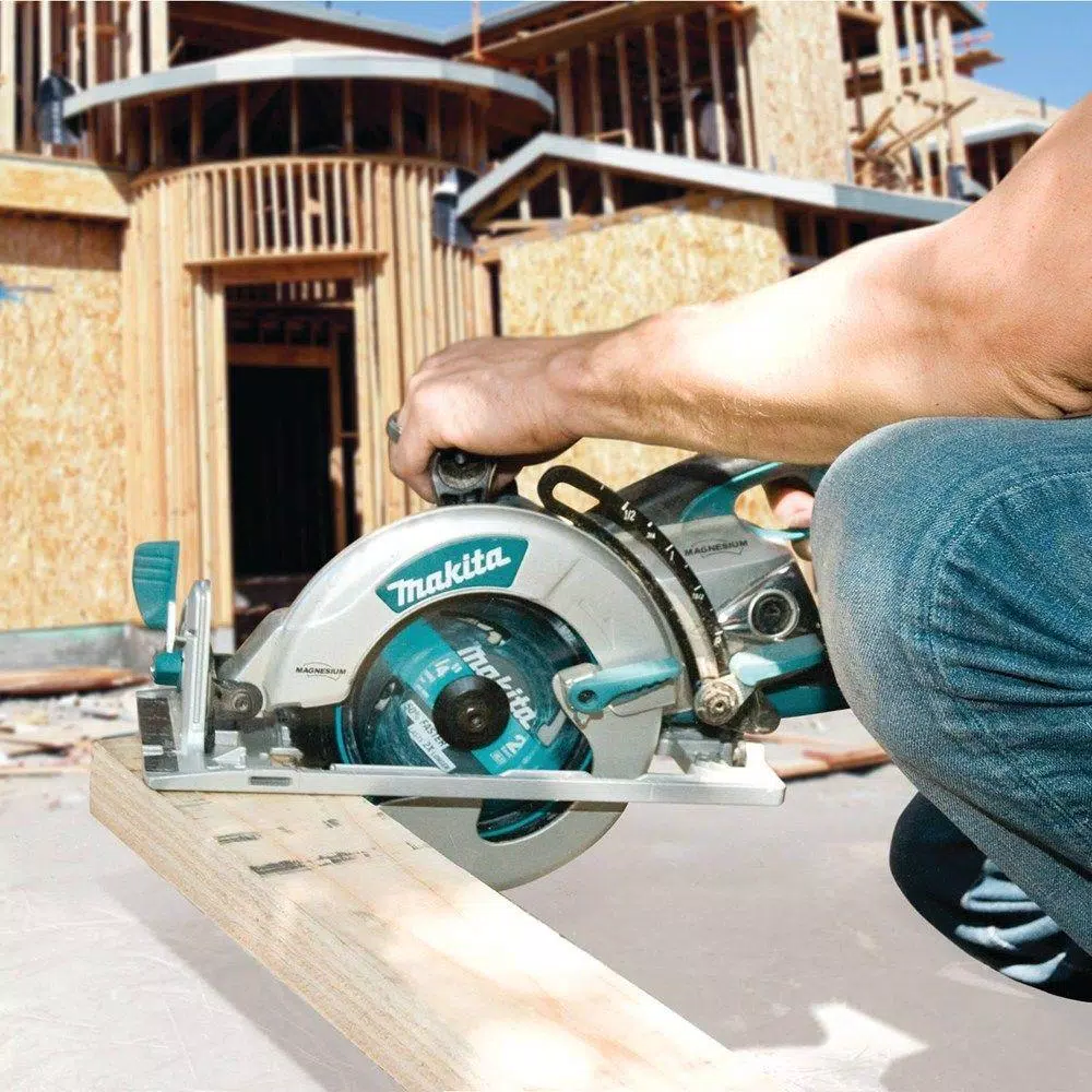 Makita 15 Amp 7-1/4 in. Corded Magnesium Hypoid Circular Saw with 24T Carbide Blade