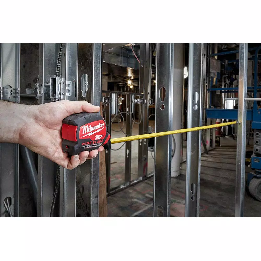 Milwaukee 25 ft. Magnetic Tape Measure and Fastback Compact Folding Utility Knife Combo Kit