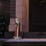 Alpine Corporation Alpine 28 in. Tall Skinny Santa Claus Sculpture - Indoor/Outdoor Christmas Decor thumbnail 2