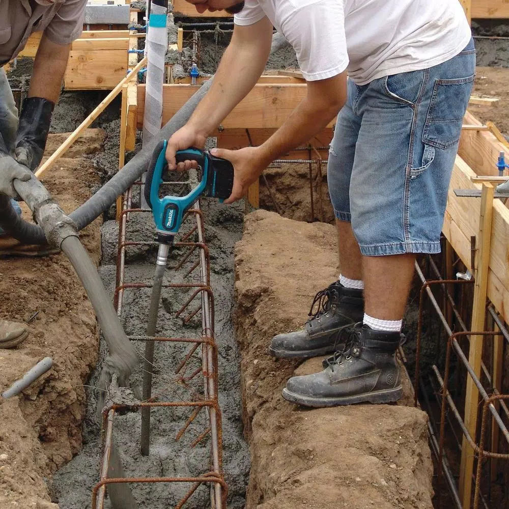 Makita 18V LXT Lithium-Ion Cordless Concrete Vibrator, 8 ft. Shaft (Tool-Only)