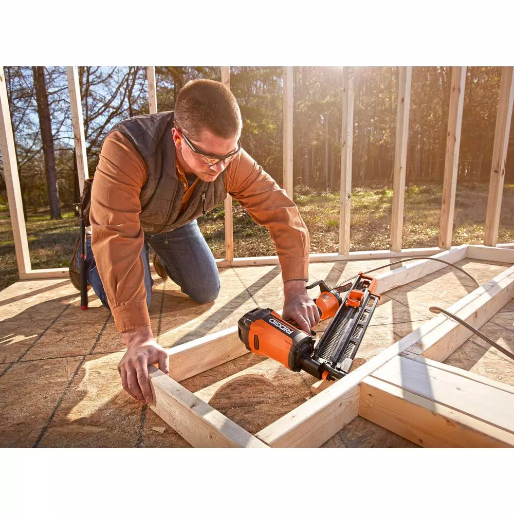 RIDGID 2-Tool Air Nailer Kit: 21° 3-1/2 in. Framing Nailer & 15° 1-3/4 in. Coil Roofing Nailer