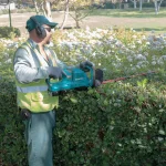Makita 36V (18V x2) LXT Cordless Hedge Trimmer Kit with (2) 5.0 Ah Batteries and Dual Port Charger thumbnail 6