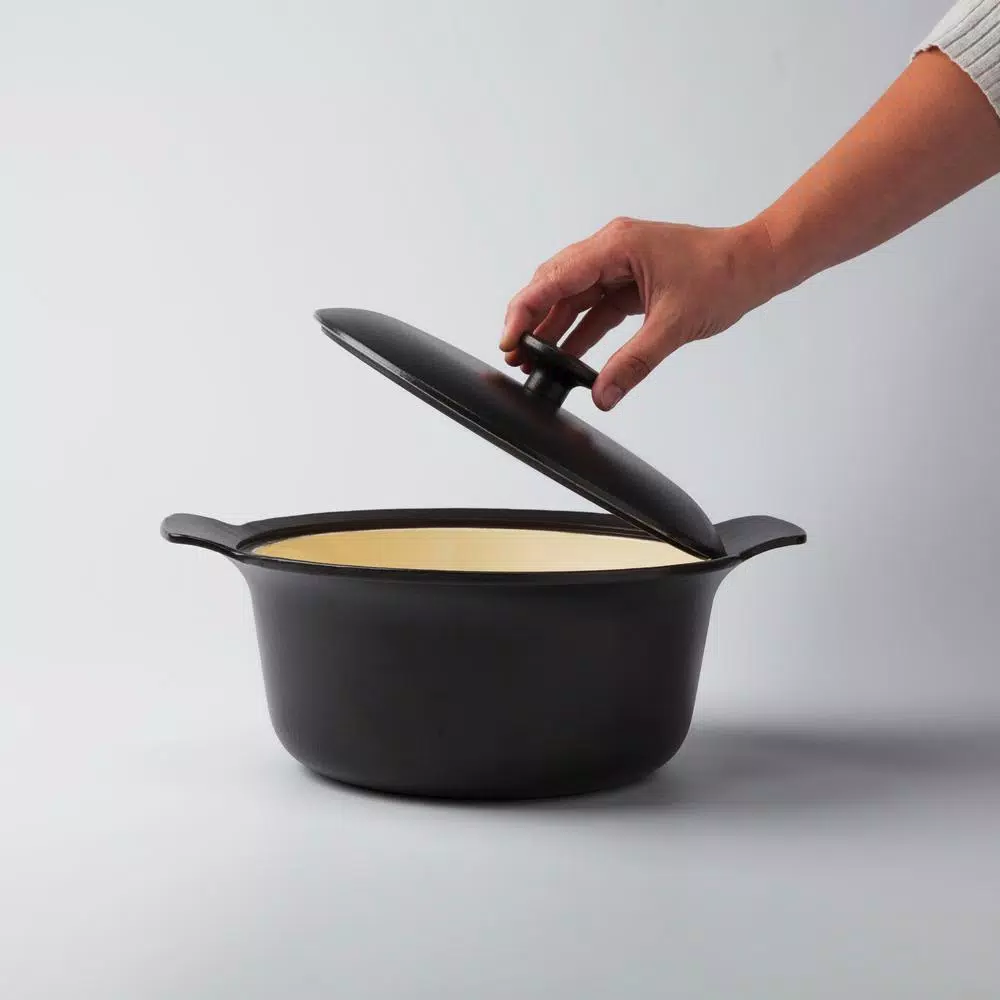 BergHOFF Ron 4.4 Qt. Cast Iron Stock Pot with Lid, Black
