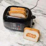 Uncanny Brands Star Wars Empire Collection Darth Vader 2-Slice Toaster thumbnail 3