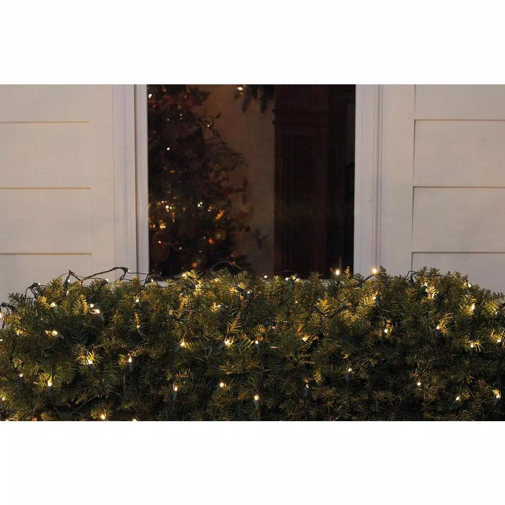 Northlight 4 ft. x 6 ft. Warm White LED Net Christmas Lights with Green Wire, 150 Bulbs