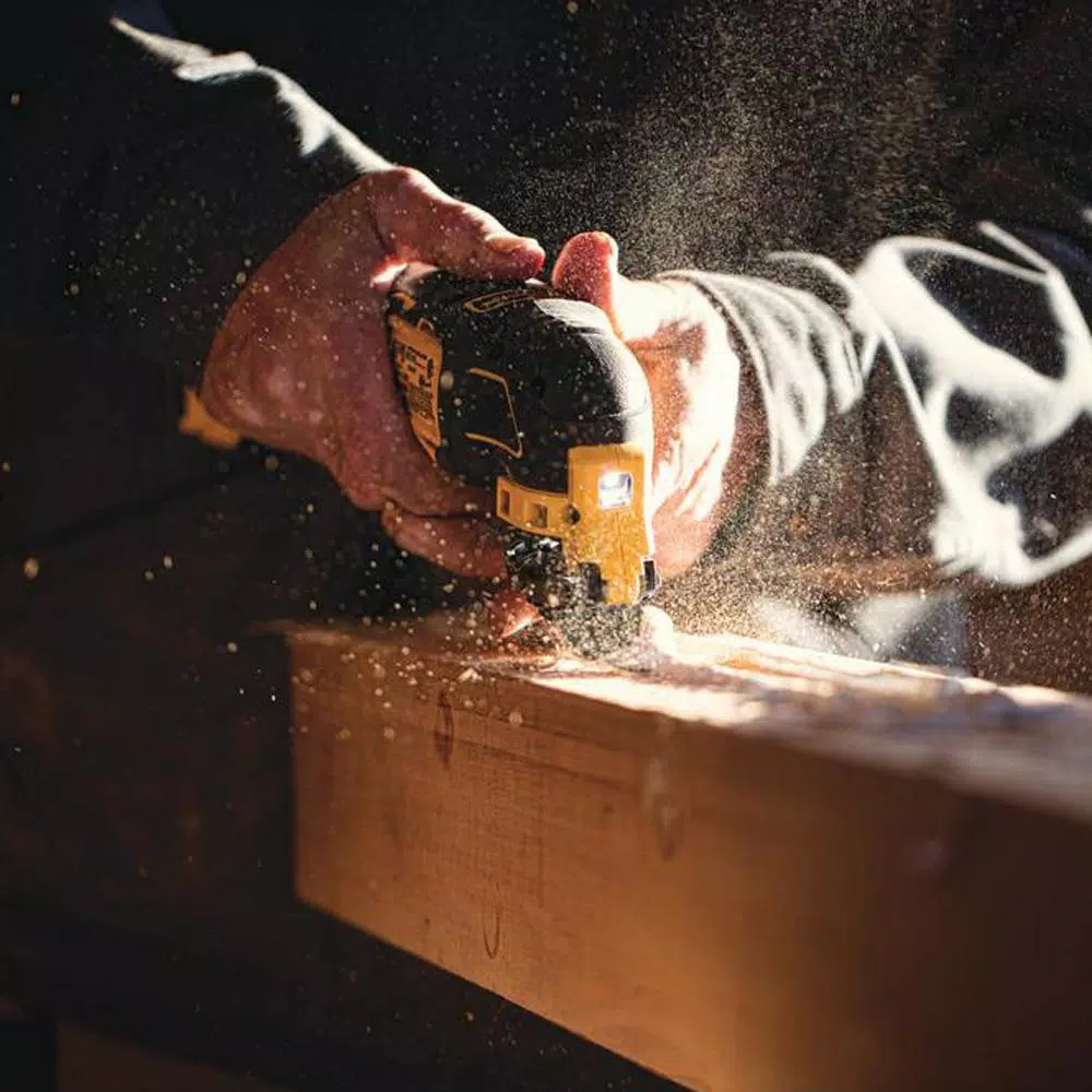 DEWALT 20V MAX Cordless Brushless Oscillating Multi-Tool Kit with 4.0 Ah Battery and Charger