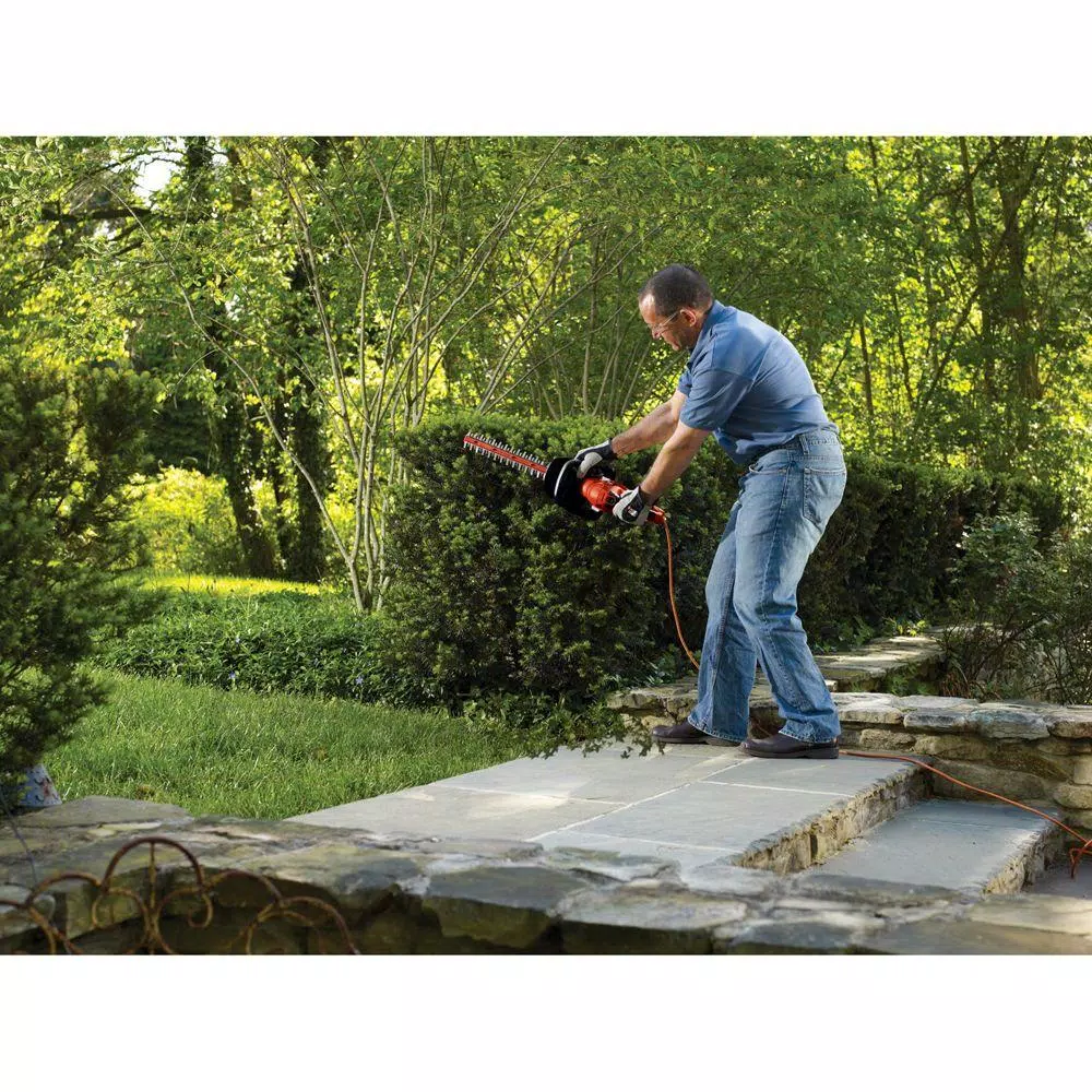 BLACK+DECKER HT20 20 in. 3.8 Amp Corded Electric Hedge Trimmer