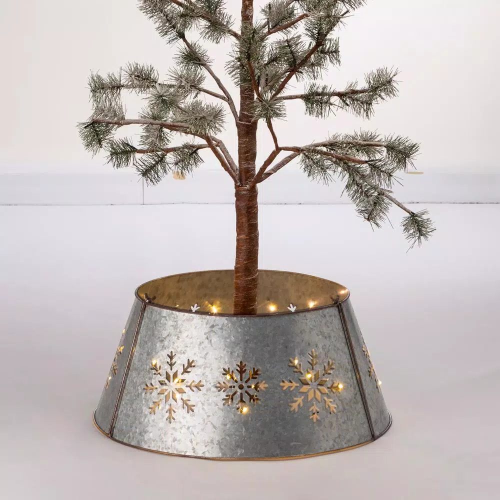 Glitzhome 21.65 in. Snowflake Diecut Metal Tree Collar with Light String