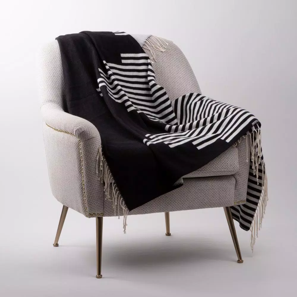 Glitzhome 60 x 50 in. Woven Cotton Geometric Jacquard Throw Blanket, Black and White