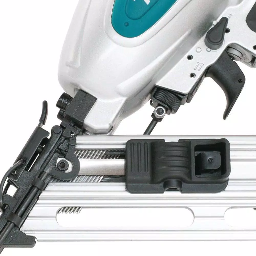 Makita 15-Gauge 34° Angled Finish Nailer, 1-1/4 in. to 2-1/2 in.