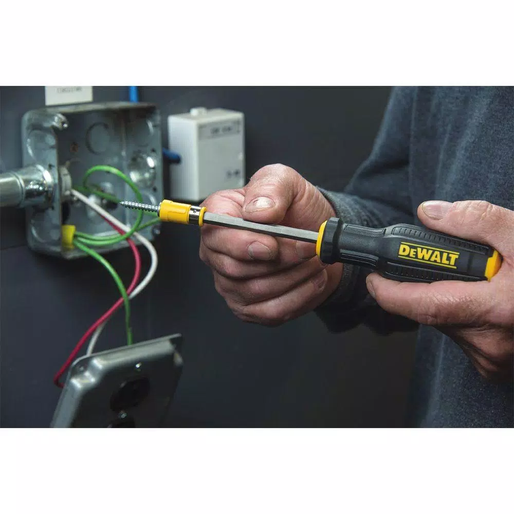 DEWALT MAXFIT 4-Piece Screwdriver Set with 25 ft. Tape Measure Combo Kit