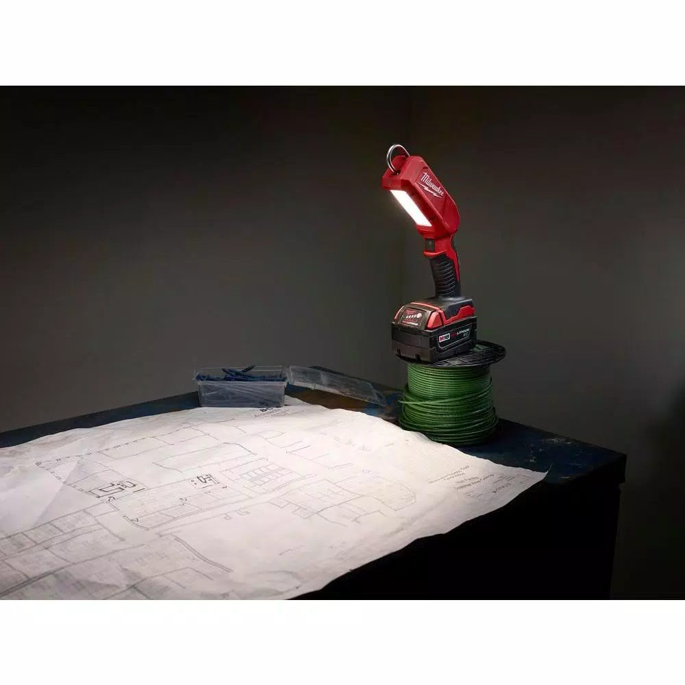 Milwaukee M18 18V Lithium-Ion Cordless 300 Lumen LED Stick Light (Tool-Only)