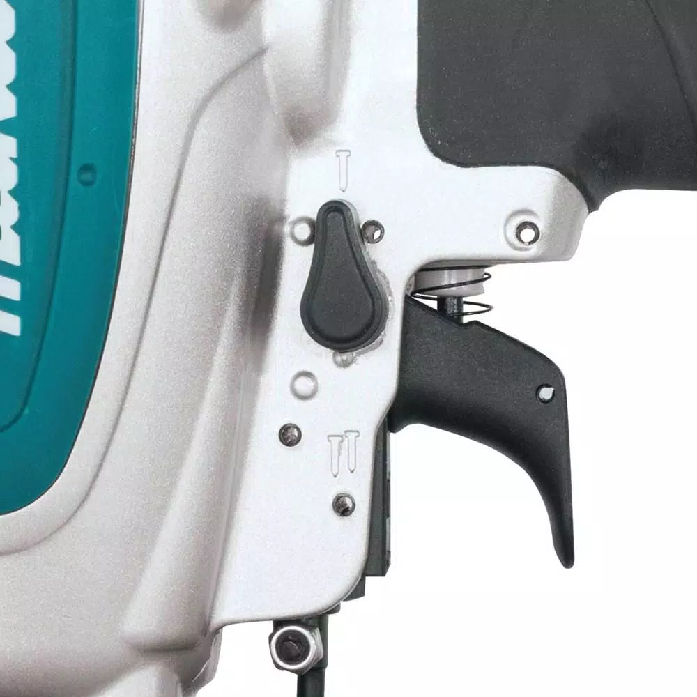 Makita 16-Gauge Straight Finish Air Nailer, 1 in. to 2-1/2 in.