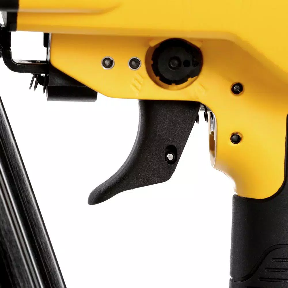 DEWALT DWHS 21-Degree Pneumatic Collated Framing Nailer with 2000-Pack Bonus 3 in. Metal Nails
