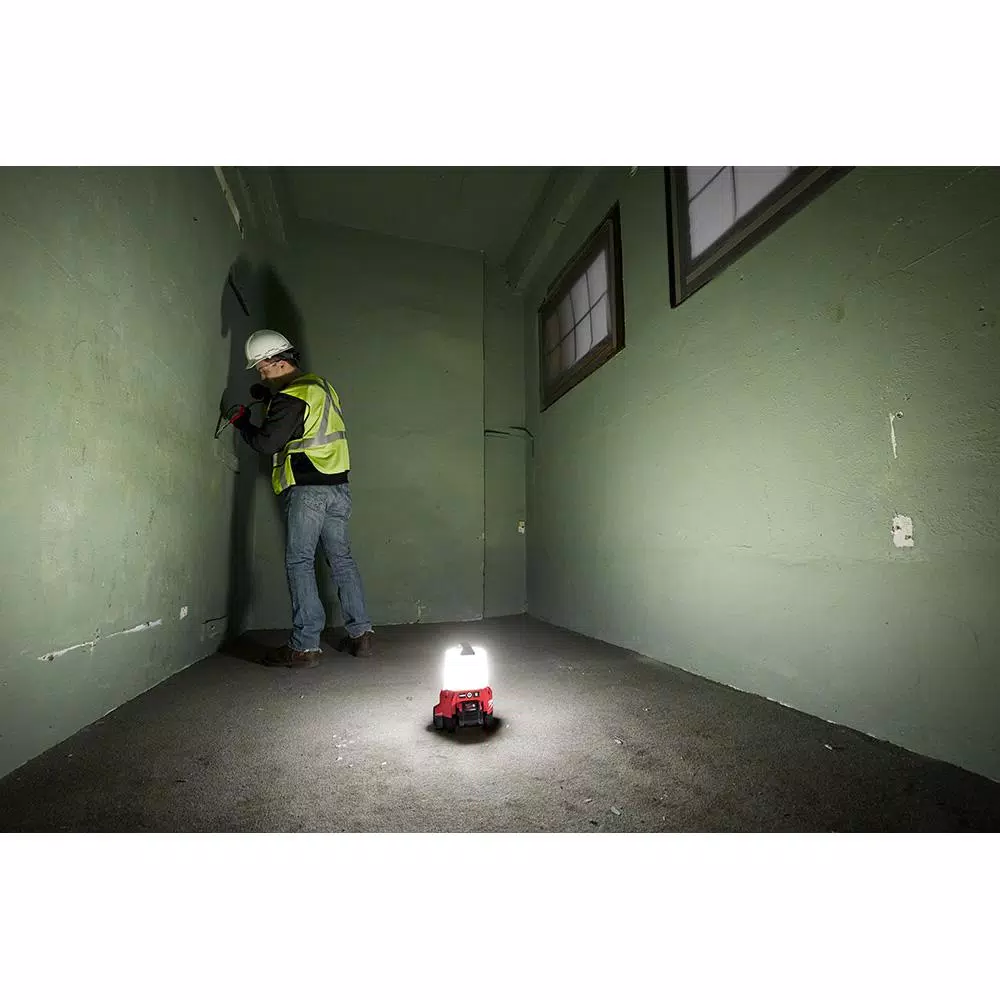 Milwaukee M18 RADIUS Compact Site Light with Flood Mode, 2200 Lumens (Tool-Only)