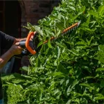 Scotts 20V Cordless 22 in. Hedge Trimmer Kit with 2.0Ah Battery and Fast Charger thumbnail 4