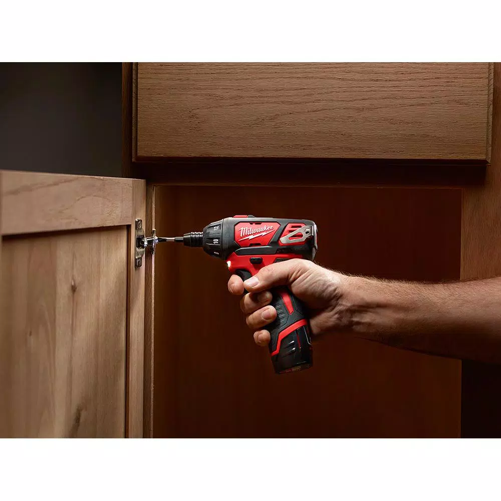 Milwaukee M12 12V Lithium-Ion Cordless 1/4 in. Hex Screwdriver Kit with 1.5 Ah Battery and Charger