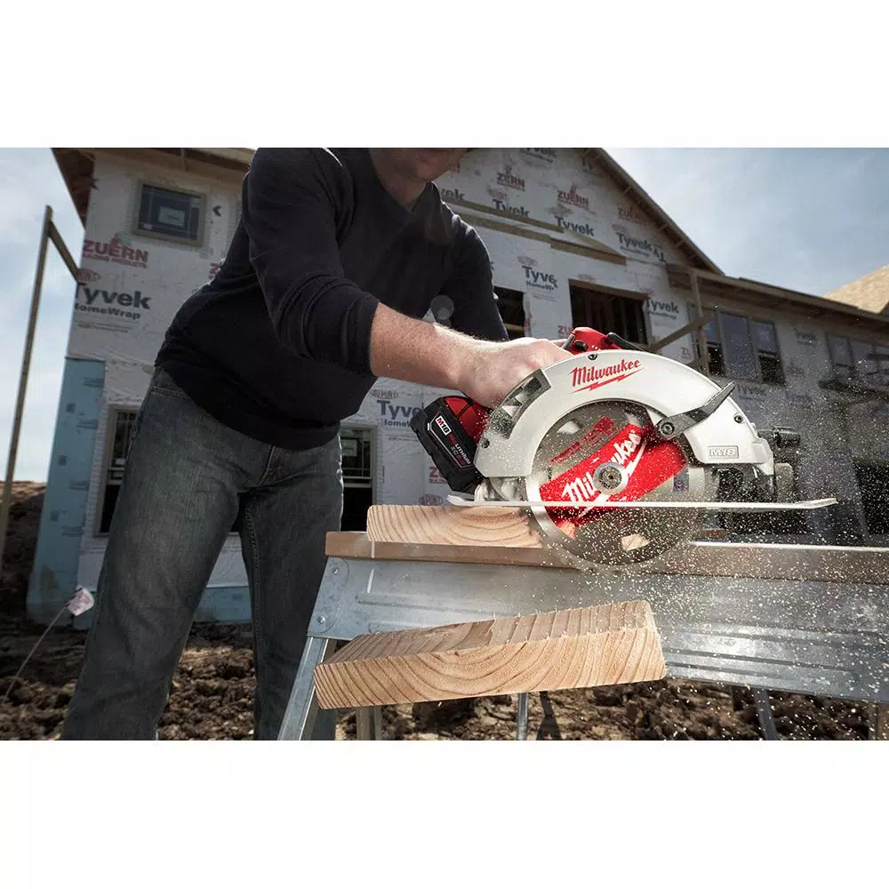 Milwaukee M18 7-1/4 in. Brushless Cordless Circular Saw Kit with 5.0 Ah Battery and PACKOUT 10 in. Compact Tool Box