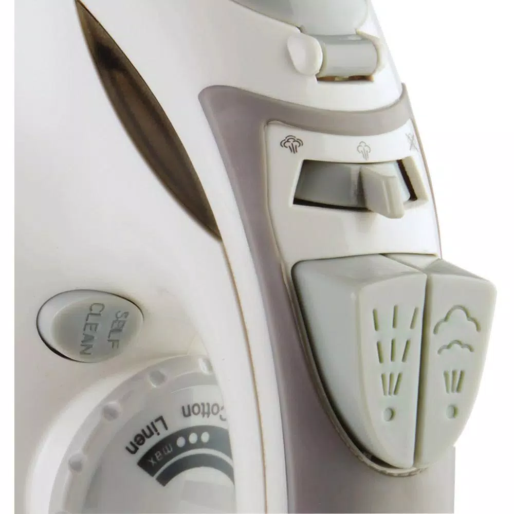 Brentwood Appliances 1200W Steam Iron with Retractable Cord and Non-Stick Soleplate