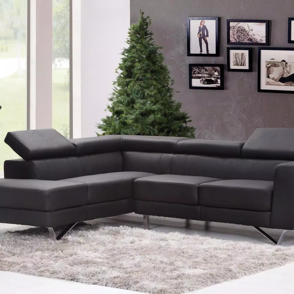 ALEKO 9 ft. Unlit Artificial Christmas Tree with 2780 Tips, Full-Bodied PE/PVC Design