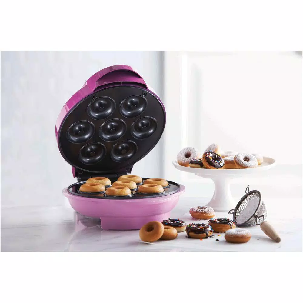 Brentwood Appliances 750W Mini Donut Maker, Nonstick Electric Dessert Maker in Pink