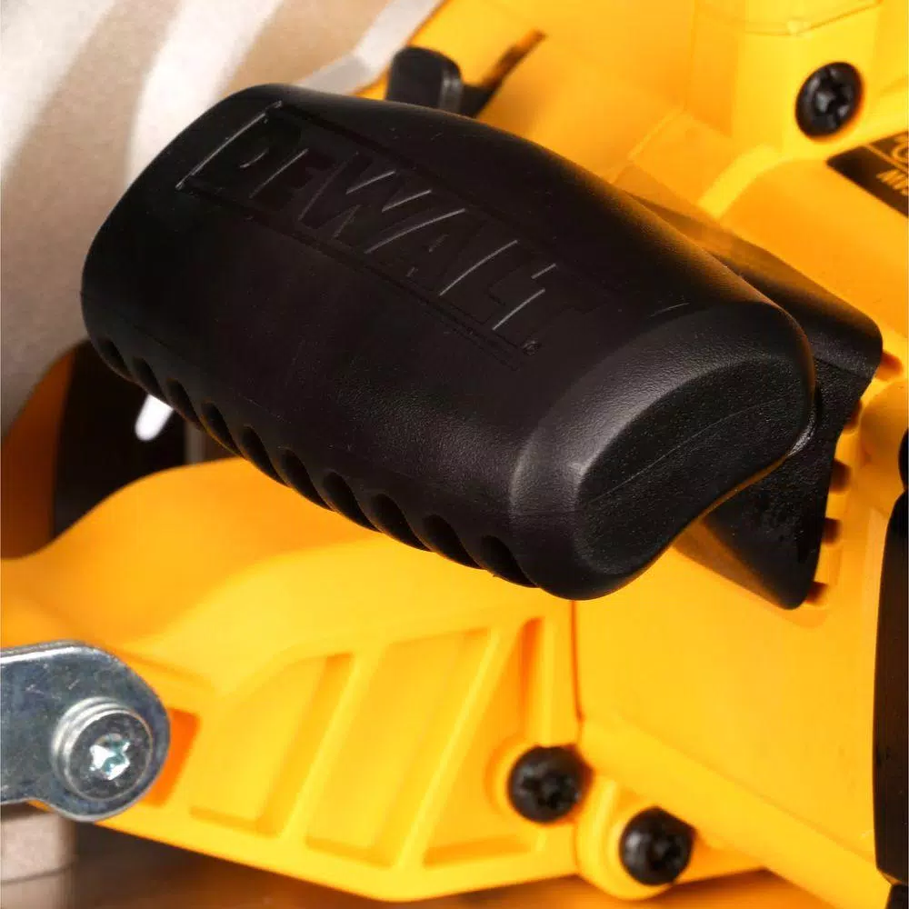 DEWALT 15 Amp 7-1/4 in. Lightweight Corded Circular Saw