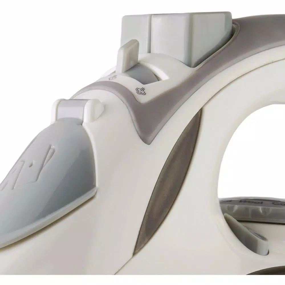 Brentwood Appliances 1200W Steam Iron with Retractable Cord and Non-Stick Soleplate