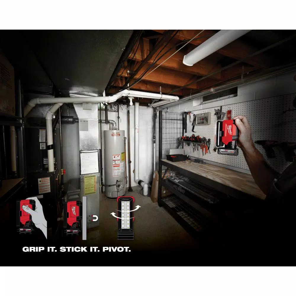 Milwaukee M12 ROVER 12V Lithium-Ion 700 Lumen Pivoting Flood Light with USB Charging