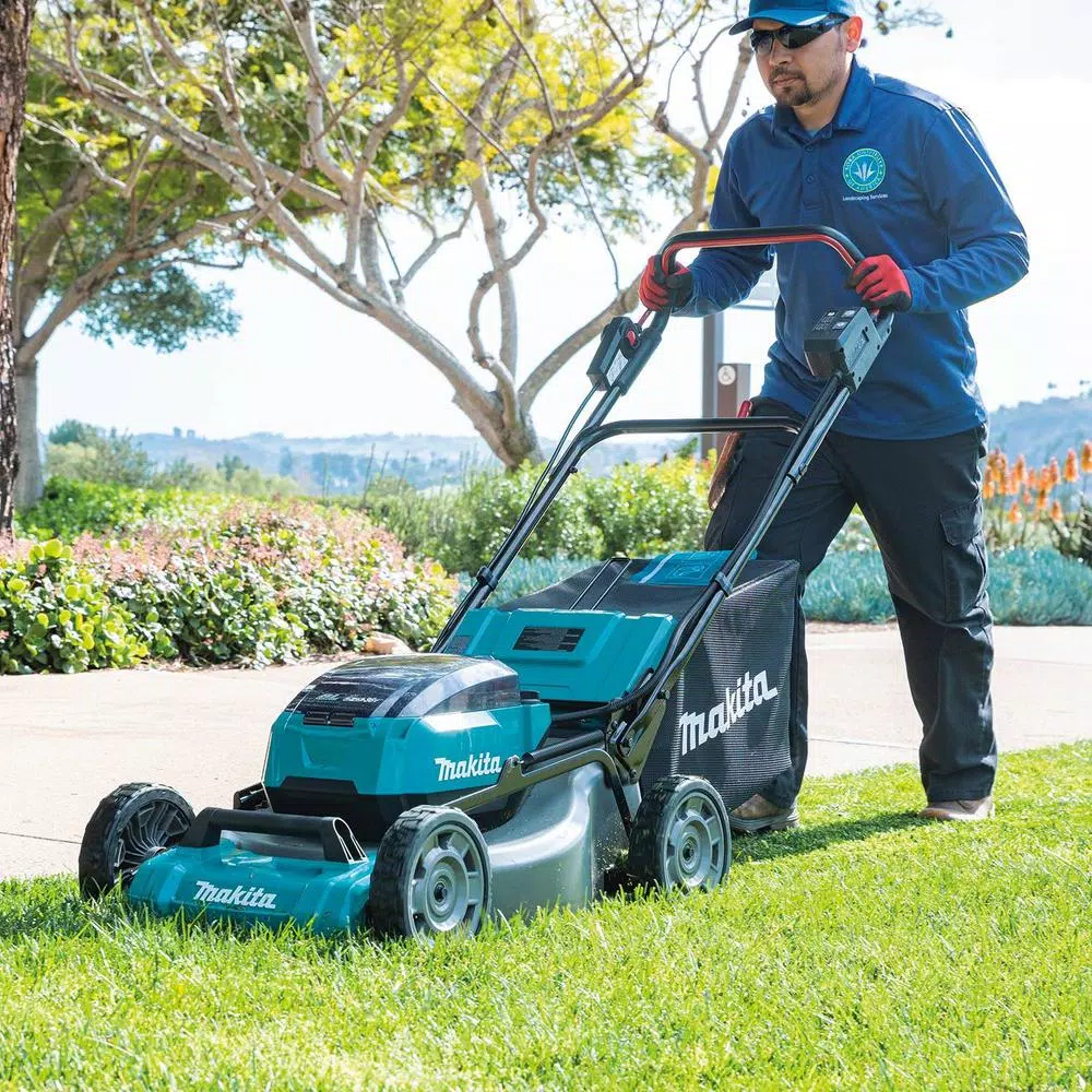Makita 21 in. 18V X2 (36V) LXT Brushless Cordless Walk Behind Push Lawn Mower Kit with 4 Batteries